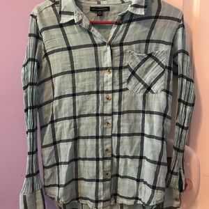 Blue light weight plaid American Eagle flannel